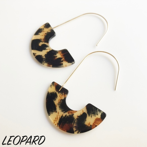 NEW "Gardenia" U Acrylic Earrings (leopard) - Picture 2 of 6